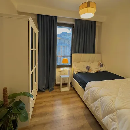 10 Mins To Takism - Cenrtal & New Modern Flat *